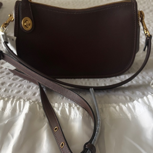 Coach Dark Brown Leather Swinger Crossbody with Gold Turnlock - Picture 3 of 12